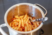 Weniger abwaschen bei Spaghetti mit Tomatensauce