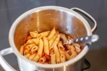 Weniger abwaschen bei Spaghetti mit Tomatensauce