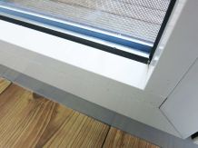 Weißen Kunststoff mit Waschmittel putzen