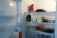 Kühl- und Gefrierschrank mit Essig und Wasser reinigen