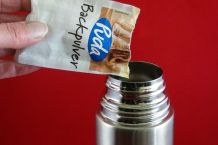 Thermoskanne reinigen mit Backpulver