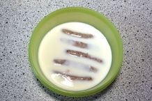 Knusprige Bratwurst mit Milch