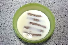 Knusprige Bratwurst mit Milch