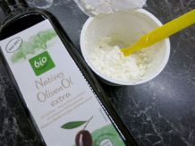 Hüttenkäse mit Olivenöl verfeinern