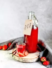 Erdbeer-Vanille-Likör