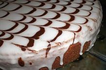 Feiner & haltbarer Nusskuchen