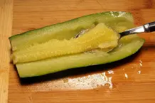 Überbackene Zucchini mit Hack gefüllt
