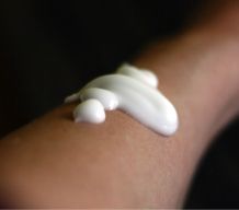 Sonnenschutzmittel mit hohem UV-Schutz verbrauchen