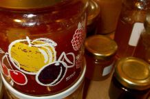 Ein schnelles Glas Marmelade herstellen aus Obstresten