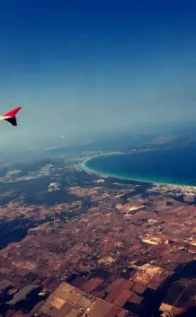Im Flugzeug gut schlafen durch getrocknete Kirschen