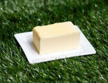 Butter gegen Grasflecken