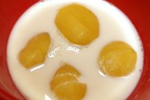 Kartoffeln für Kartoffelsalat in Milch einlegen