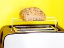 Alte Brötchen mit dem Toaster aufbacken