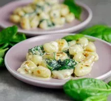 Gnocchi mit Spinat und Mozzarella