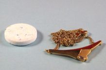 Schmuck mit Gebissreiniger reinigen