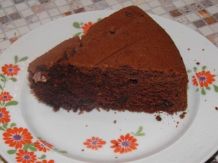 Schokoladenkuchen mit Schokostückchen drin