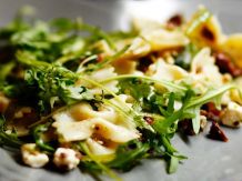 Pikanter mediterraner Nudelsalat