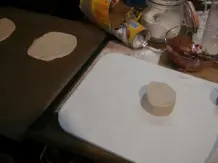 Brötchenteig aus der Dose für schnelle Minipizzen