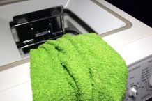 Verfärbungen durch neue Kleidung in der Maschine vermeiden