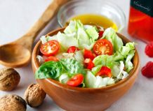 Salatdressing mit Himbeeressig und Walnussöl
