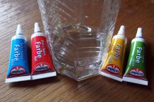 Farbiges Wasser in der Vase