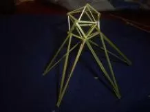 Aus Gräsern hergestellt: dreidimensionaler Deko-Stern