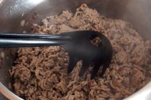 Hackfleisch krümelig anbraten