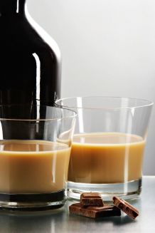 Sahnelikör (geschmacklich ähnlich Baileys)