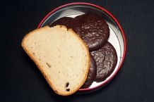 Brot hält Plätzchen frisch