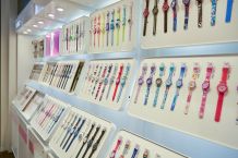 Englischer Zungenbrecher: Drei Hexen schauen sich drei Swatch Uhren an