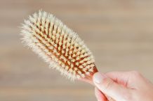 Haarbürsten schnell und nebenbei mit Schmierseife reinigen
