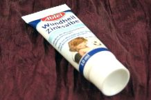 Zinkhaltige Salbe gegen schmerzende Narben