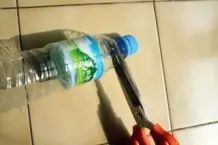 Plastiktüten mit Hilfe einer Plastikflasche verschließen