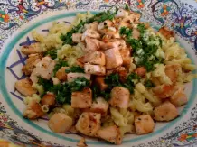 Nudelsalat mit gebratenem Lachs & Avocado in Zitronensauce