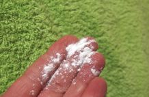 Schweißfüße mit Körperpuder behandeln