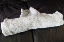 Platz sparen beim Kofferpacken: Kleidung zusammenrollen