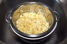 Servierschüssel für Pasta anwärmen