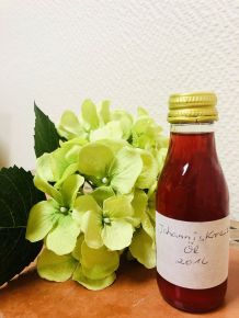 Johanniskrautöl selbst ansetzen: hilft bei Verbrennungen