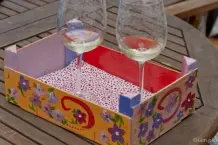 Kleines Serviertablett aus Erdbeerkiste basteln