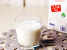 Flüssigkeiten in Tetrapacktüten ohne Spritzen einschenken