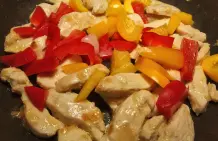 Hähnchenbrust mit Paprika-Tomaten-Gemüse