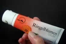 Ringelblumensalbe (Calendula) gegen trockene Haut um die Augen