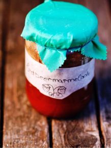 Stressfreie Etiketten auf Marmeladengläsern