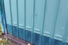 Lackiertes, der Witterung ausgesetztes Metall schützen
