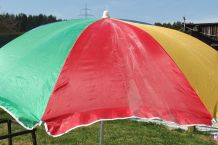 Schimmel am Sonnenschirm entfernen