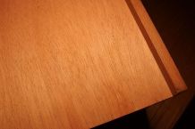 Staubwischen auf unbehandeltem Holz