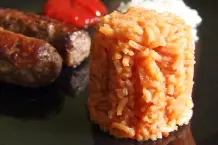 Roter Reis als Beilage zu Gegrilltem