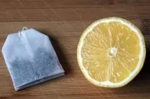 Fenster putzen mit schwarzem Tee und Zitrone