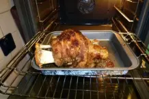 Knusprige Schweinshaxe im Bratschlauch: die Küche bleibt sauber