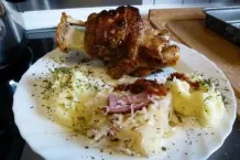 Knusprige Schweinshaxe im Bratschlauch: die Küche bleibt sauber